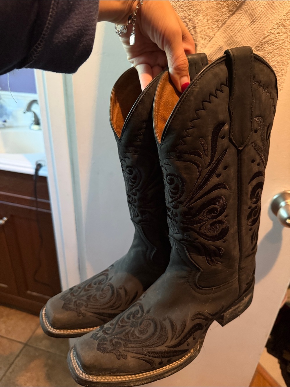 Women's Black Embroidered Western Cowboy Boots
